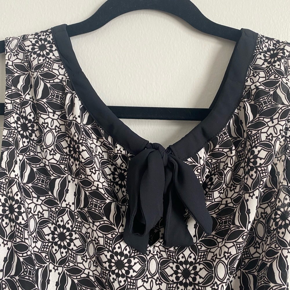 Patterned Blouse - Picture 4 of 4